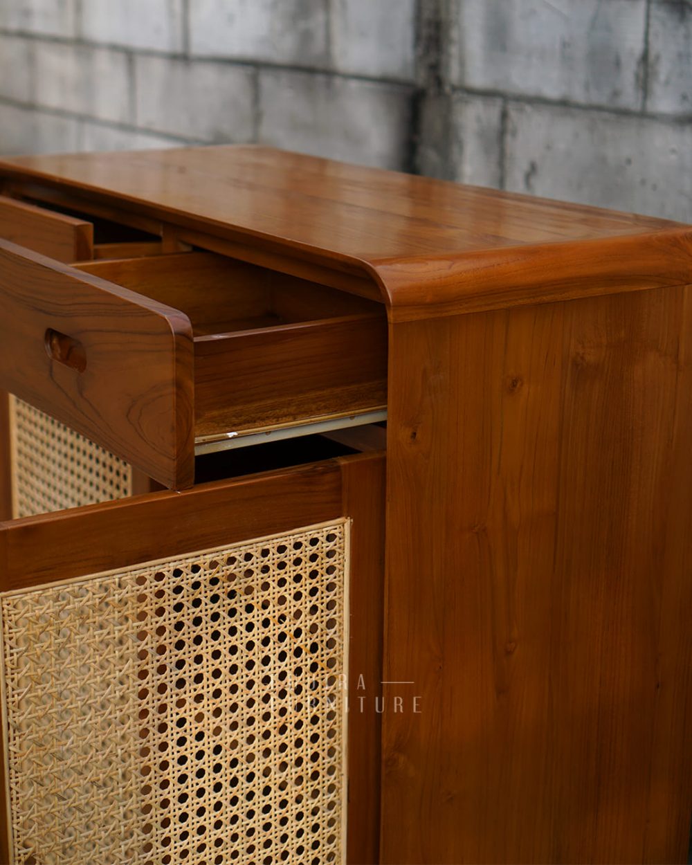 Almari Rotan Minimalis Retro – Kayu Jati Solid dengan 2 Laci, Estetik dan Fungsional - Image 5