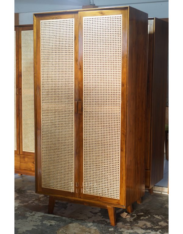 Lemari Retro 2 Pintu Kayu Jati & Rotan untuk baju ada gantungan baju