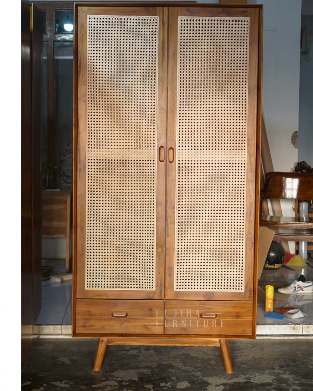 Lemari Retro 2 Pintu Kayu Jati & Rotan – Lemari Klasik Minimalis kayu jati asli