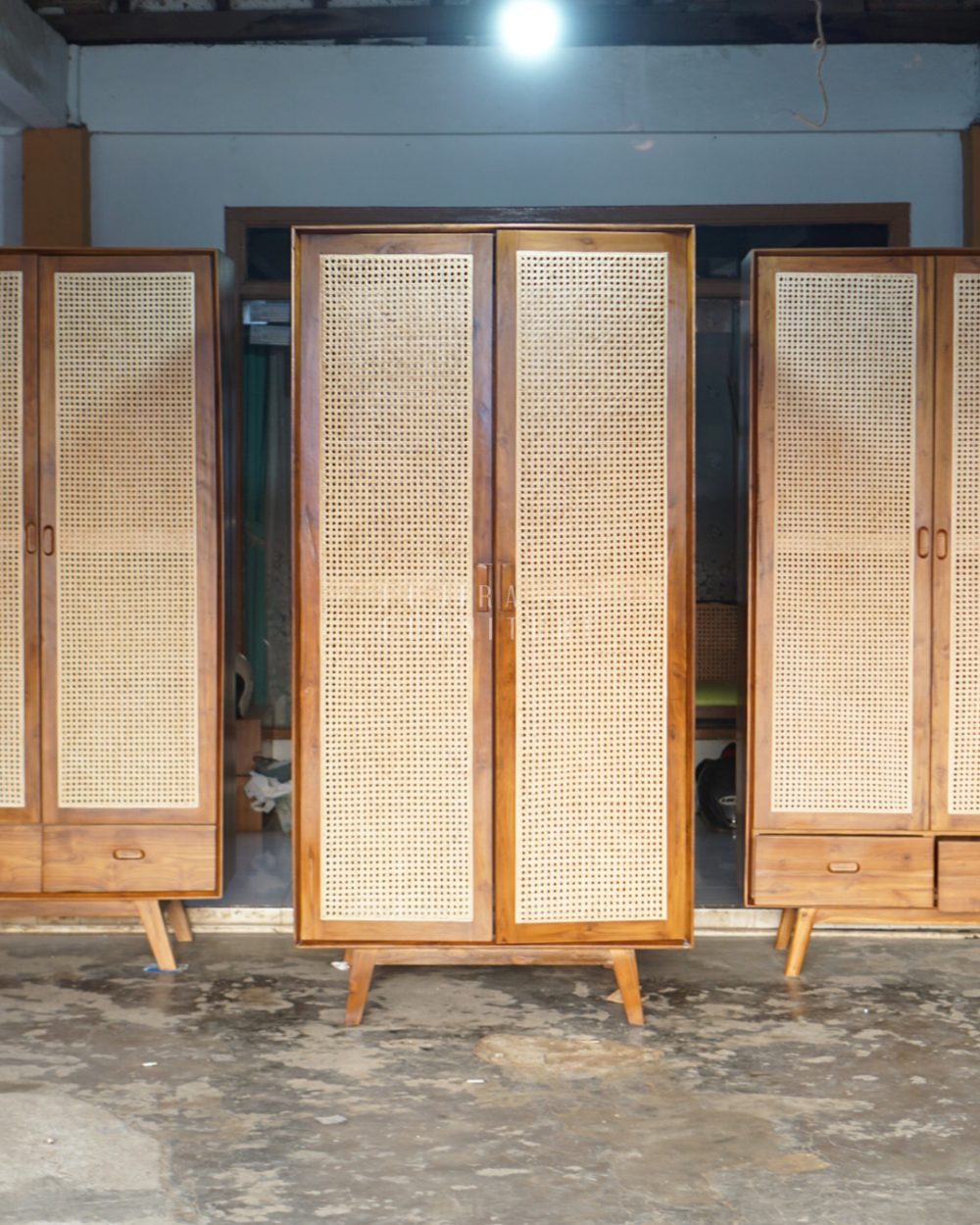 Lemari Retro 2 Pintu Kayu Jati & Rotan untuk baju ada gantungan baju - Image 4