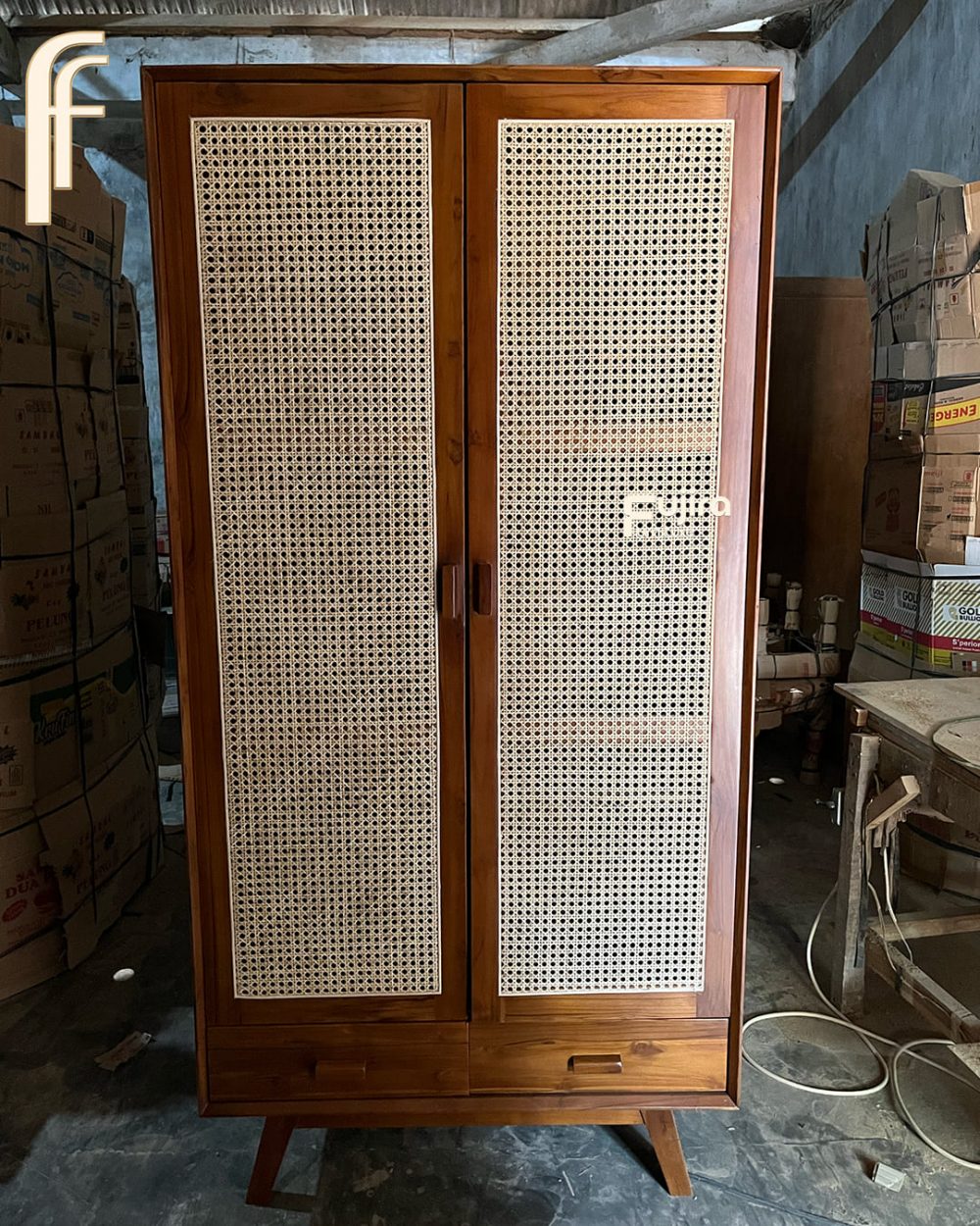 Lemari Retro 2 Pintu Kayu Jati & Rotan – Lemari Klasik Minimalis - Image 2
